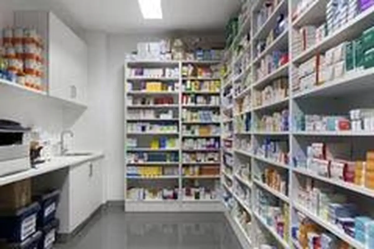 محمودآباد شهری با ۱۲ هزار جمعیت ؛ اما بدون داروخانه/ تعطیلی داروخانه به دلیل عدم حضور مسئول فنی