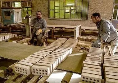 شروع تولید در کارخانه آجر دهدشت/ ۲۰۰ کارگر چند ماه مزد معوقه دارند