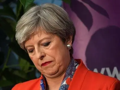 UK election deals May a crushing blow, blurring Brexit talks