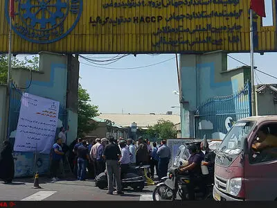 تجمع کارگران روغن نباتی پارس قو مقابل کارخانه/تامین‌اجتماعی با بازنشستگی پیش از موعد موافقت نمی‌کند