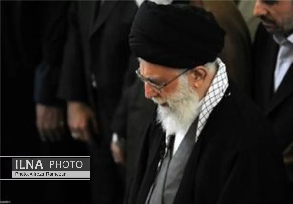 رهبر انقلاب بر پیکر آیت‌الله هاشمی نماز خواندند
