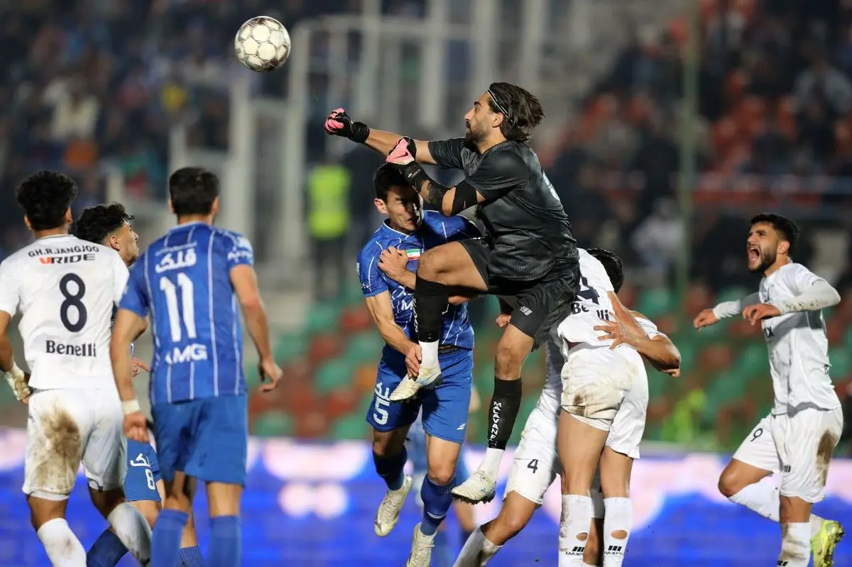 صحنه‌ بحث‌برانگیز در جدال استقلال-ملوان: پنالتی استقلال گرفته نشد؟