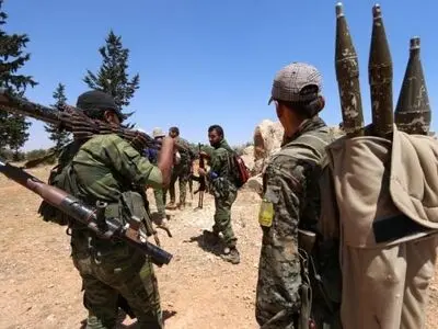 IS launches counter-attacks on U.S.-backed forces, Syrian army