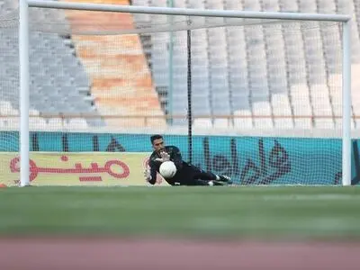 ویدیو: سیو دیدنی حسینی مقابل ضربه خطرناک پورعلی