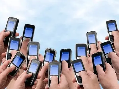 گوشی تلفن‌همراه به‌زودی ارزان می‌شود/ فراخوان برای واردات گوشی‌های بازار
