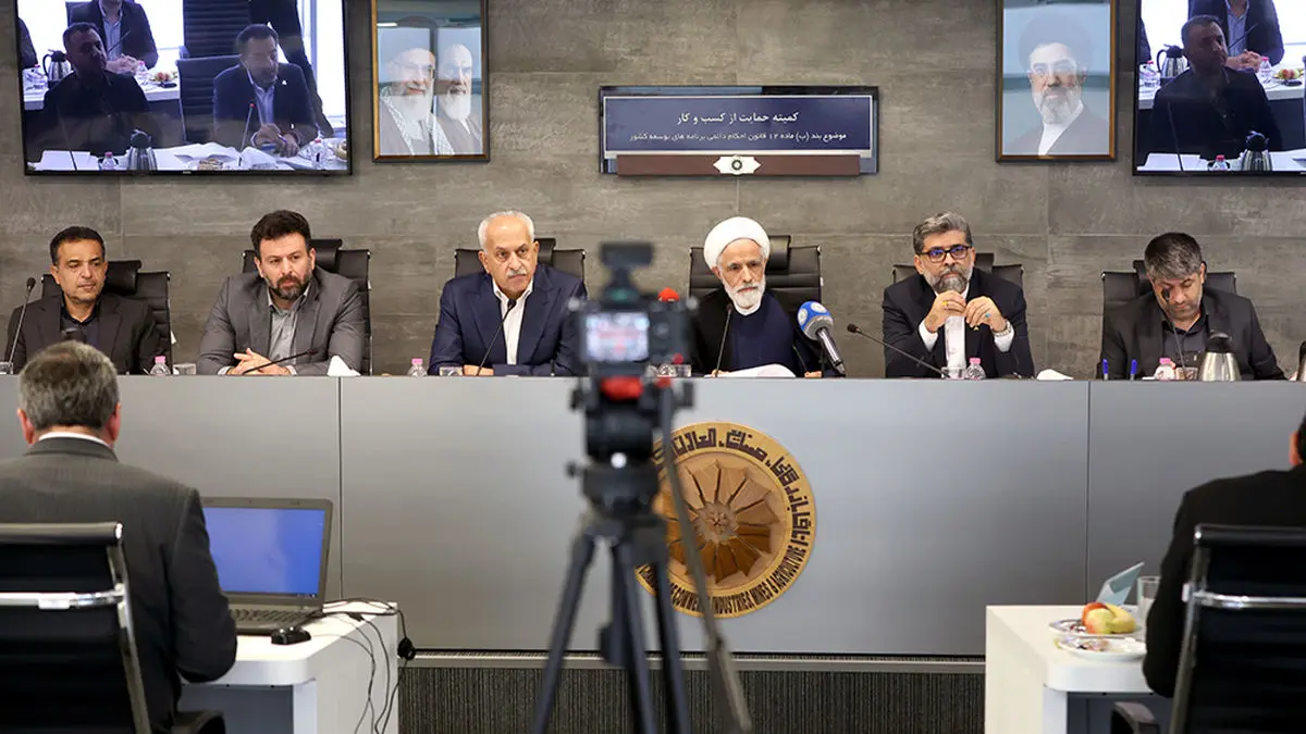 دریافت عوارض ۱۰ درصدی کرایه حمل دریایی تا تصویب فهرست مشمولان در هیات وزیران متوقف شد