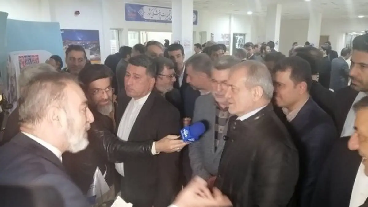  پزشکیان از نمایشگاه دارو و تجهیزات پزشکی بازدید کرد

