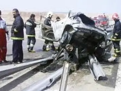 برخورد دو دستگاه پژو ۲ نفر را به کام مرگ فرستاد