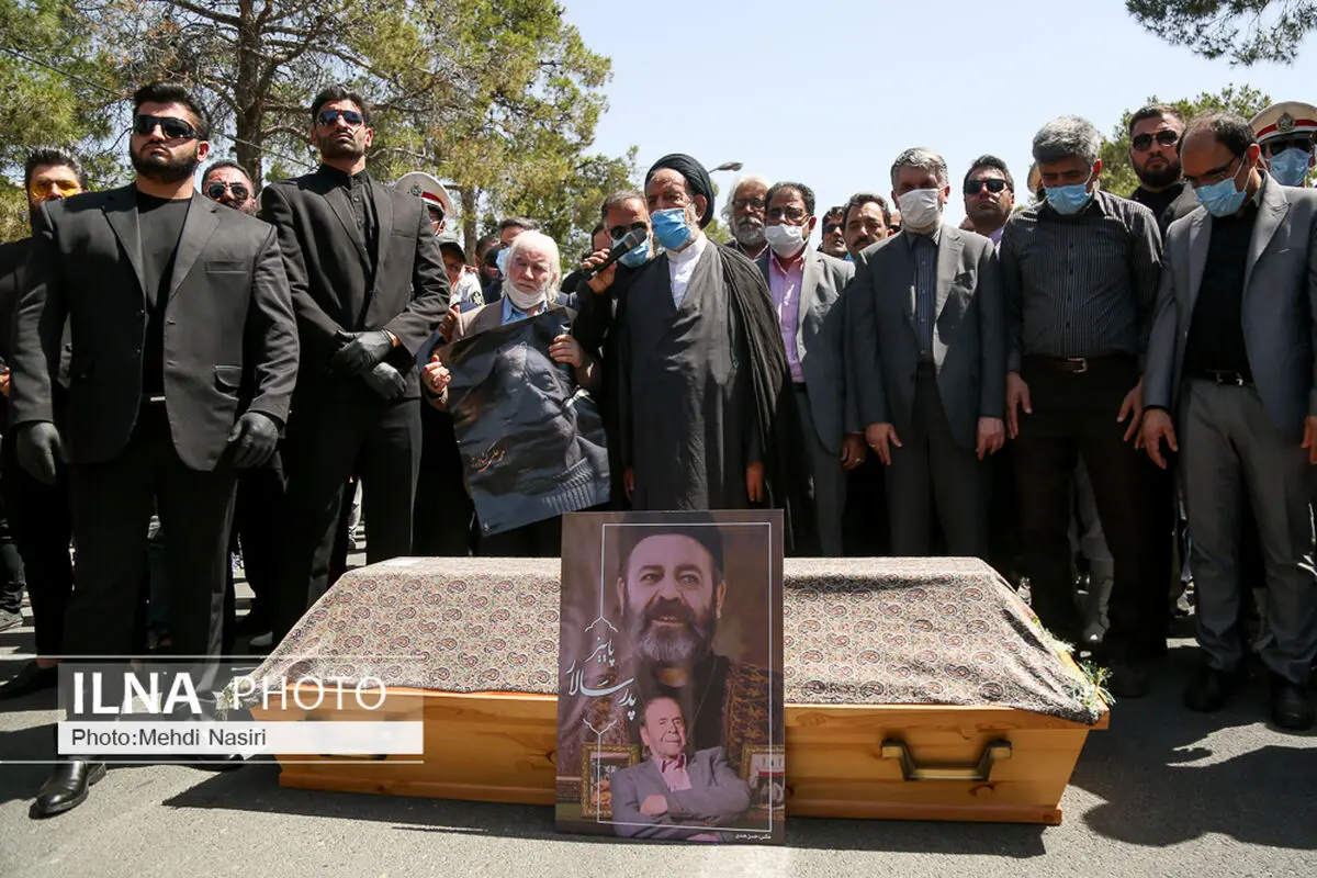 ویدئو/ مراسم خاکسپاری محمد علی کشاورز