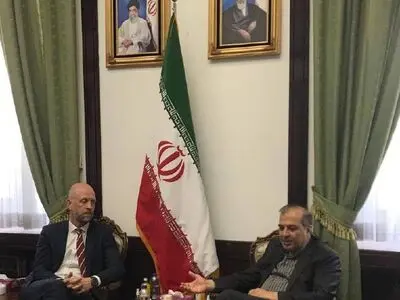 دیدار مدیرکل منطقه‌ای وزارت خارجه نروژ با خاجی درباره آخرین وضعیت گفت‌وگوهای انصارالله و عربستان سعودی