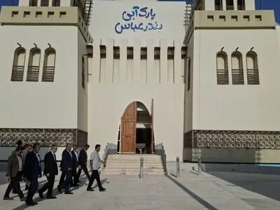 بازدید معاون گردشگری کشور از پروژه پارک آبی بندرعباس/ ضرورت تسریع و بهره‌برداری از فاز اول