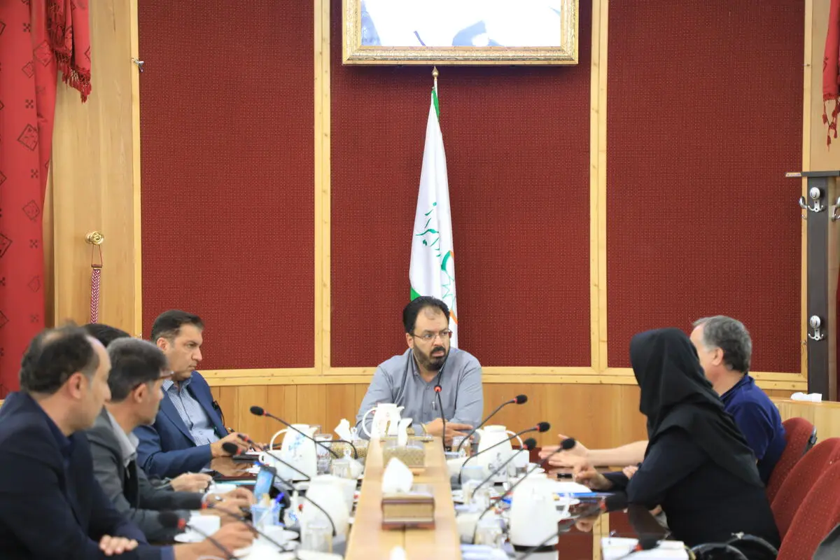 برگزاری نشست هم­ اندیشی بررسی نقش مواد پلی استایرن در آتش­ سوزی‌ها در شیراز / آتش ­سوزی هتل آسمان و بیمارستان  زنگ خطر برای شهر بود