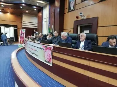آذر آب چشم و چراغ صنعت ایران است