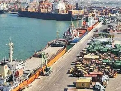 تهیه اساسنامه سازمان توسعه مکران در راستای توسعه اقتصاد دریامحور / تأمین نیازهای صنایع دریایی در حال انجام است