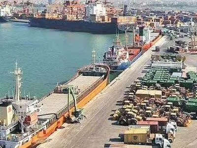 تهیه اساسنامه سازمان توسعه مکران در راستای توسعه اقتصاد دریامحور / تأمین نیازهای صنایع دریایی در حال انجام است