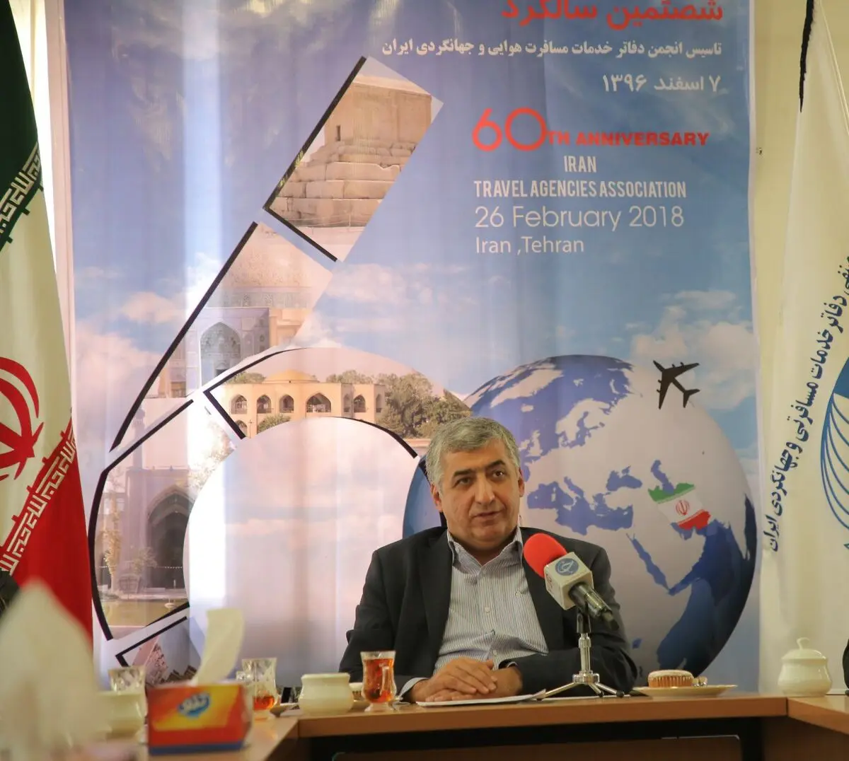 حتی با یک ریال افزایش عوارض خروج از کشور مخالف هستیم