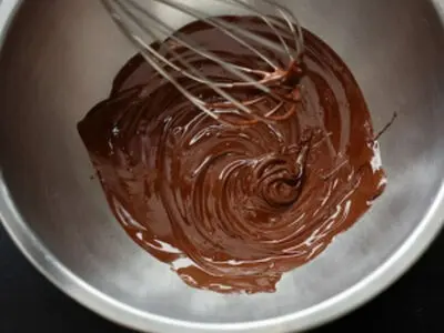 طرز تهیه سس شکلات در خانه 