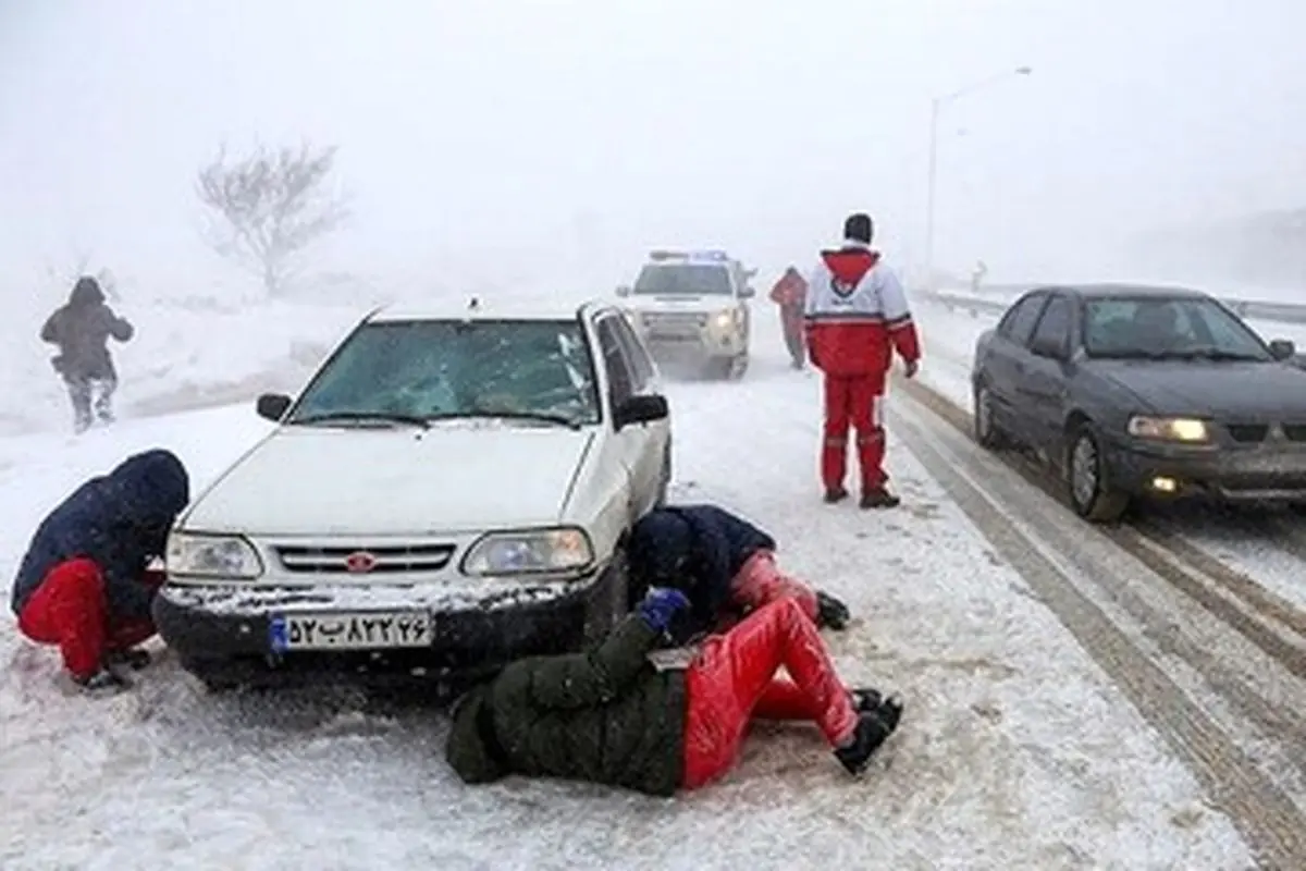 ارائه خدمات امدادی هلال احمر در ۲۱ استان به دلیل بارش برف و باران