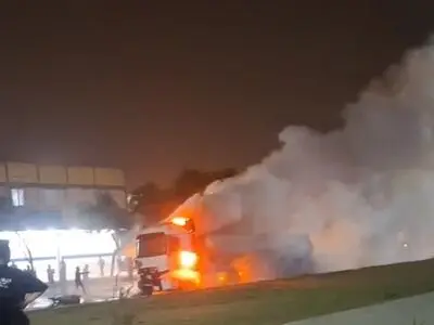 مهار آتش‌سوزی تانکر گاز در غرب زاهدان
