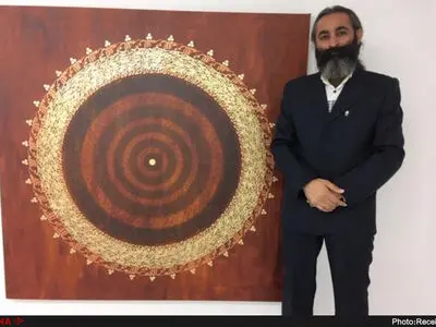 غبارنویسی در گالری والی/اعتراض رضا علی نوری به عرضه ون یکاد چینی در بازار ایران/تحریم‌ها دامن هنرمندان را گرفت