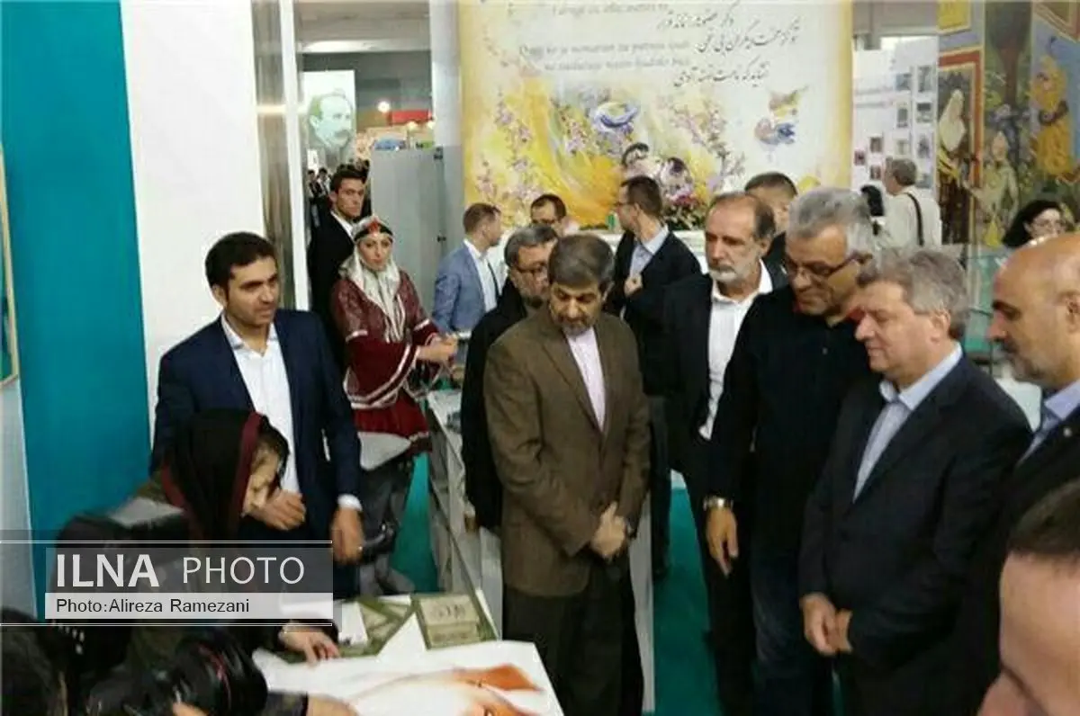 بازدید رییس‌جمهور مقدونیه از غرفه ایران در نمایشگاه کتاب بلگراد