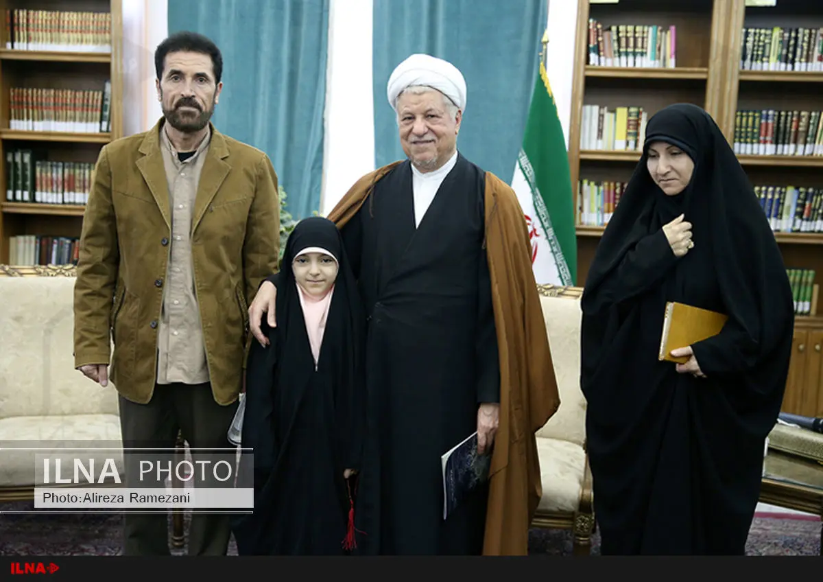 دیدار خانواده حافظ قرآن با آیتالله هاشمی