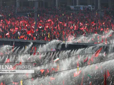اقامه نماز بر پیکر رهبر شهید انقلاب در مصلای تهران / 7