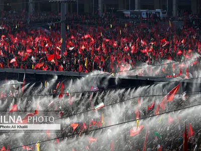 اقامه نماز بر پیکر رهبر شهید انقلاب در مصلای تهران / 7