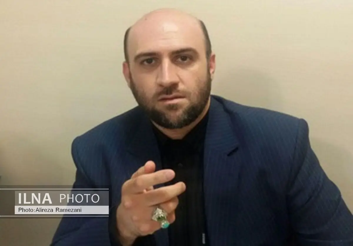 کارگران همه وجودشان را در طبق اخلاص نهاده اند