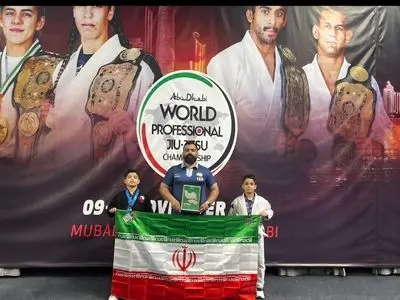 ۲ ورزشکار سوادکوه مدال جهانی خود را به کودکان میناب بخشیدند