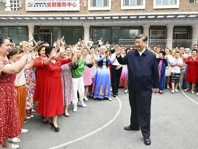 شی جین‌پینگ به سین‌کیانگ سفر کرد