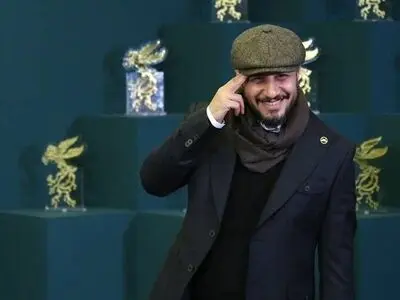 حسرت جواد عزتی برای سیمرغ دیرهنگام!/ لیست کامل برگزیدگان فجر ۴۲