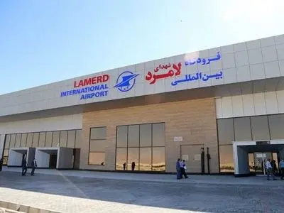 اصابت پرتابه‌های دشمن آمریکایی-صهیونی به باند فرودگاه بین‌المللی شهدای لامرد