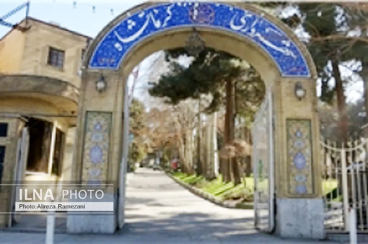 پیمانکاران معترض در مقابل شهرداری کرمانشاه تجمع کردند