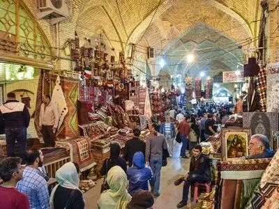 کاهگل برای سطوح آجری کارایی لازم را ندارد / تعدادی از بناهای مجموعه زندیه هم ایزوگام شده اند