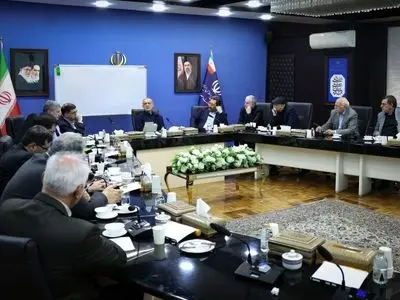 بزشکیان: استراتیجیة العدو تعتمد على تعطیل الاقتصاد والضغط على معیشة الشعب