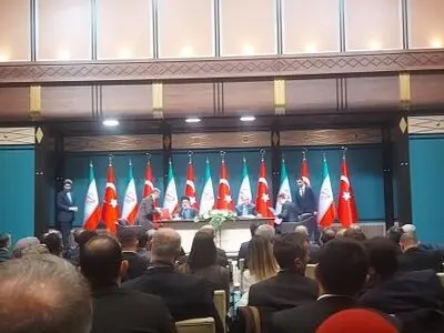 في بیان مشترک في ختام زیارة رئیسی إلى ترکیا.. طهران وأنقرة تؤکدان على رفع حجم التبادل التجاري الى الحد الأقصى