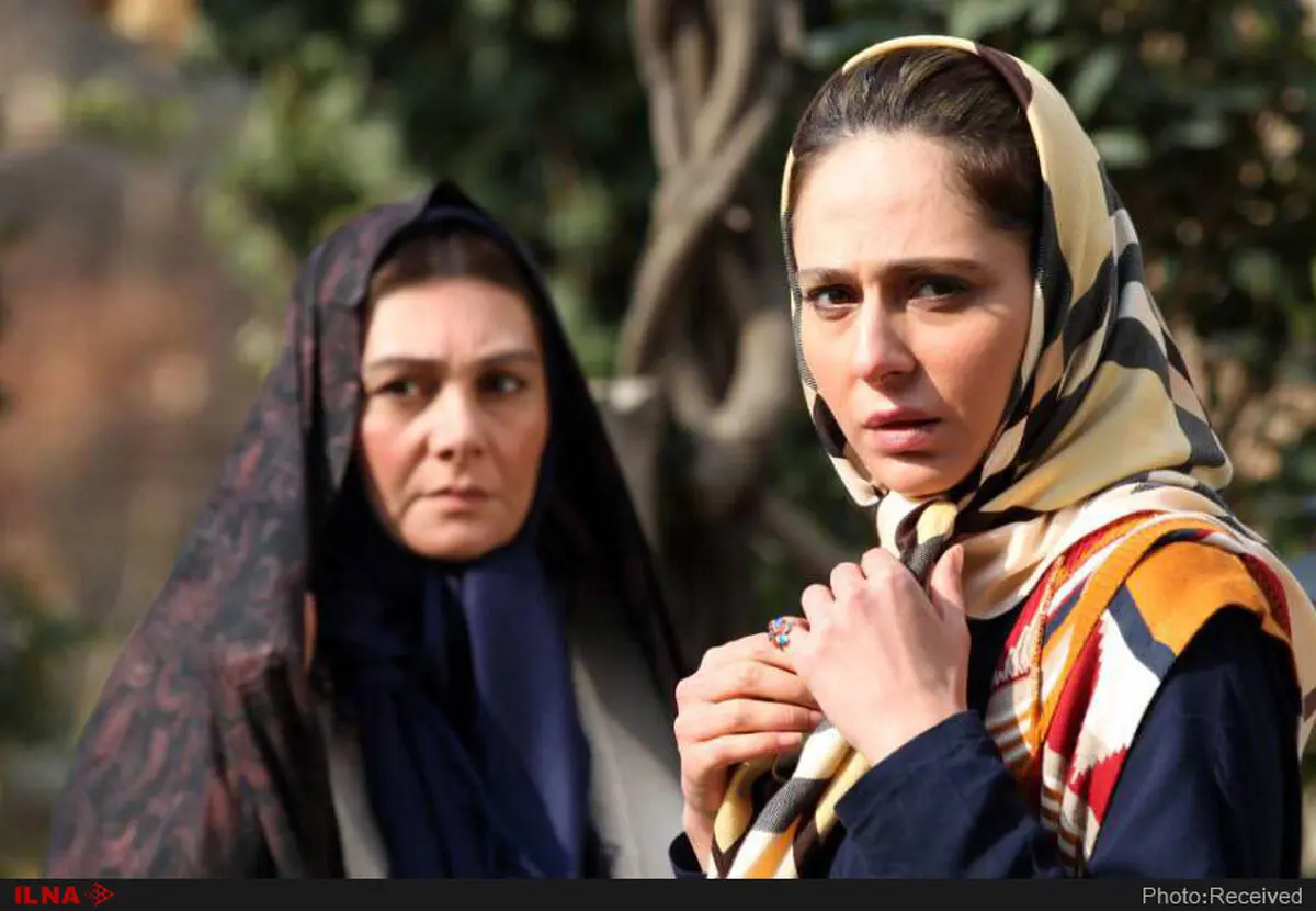 رعنا آزادی‌ور در «به وقت خماری»