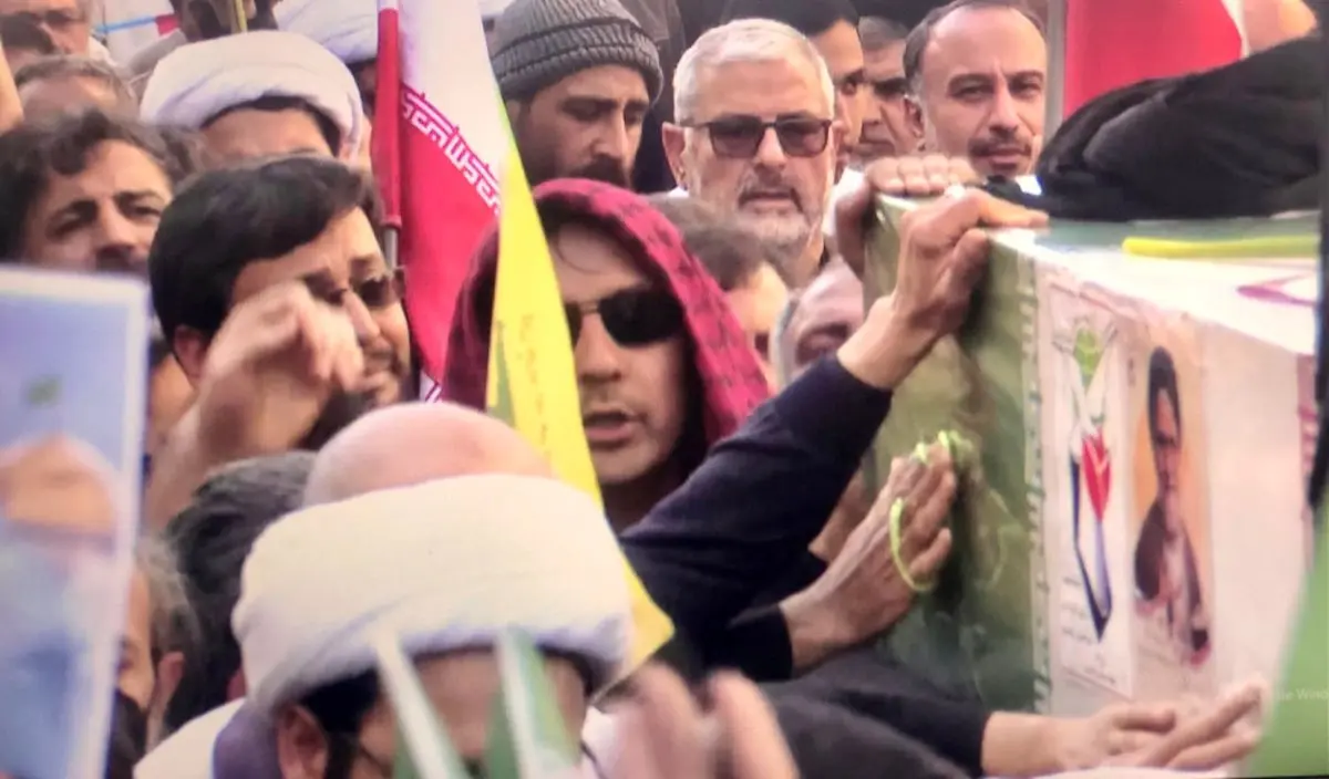 تشییع پیکر وزیر اطلاعات و سه شهید جنگ رمضان در مشهد