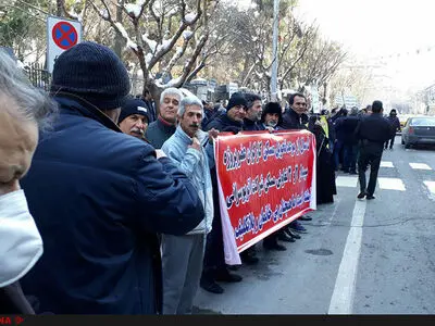 سومین روز از تجمع کارگرانِ شرکت واحد در اعتراض به پروژه‌های نیمه‌تمامِ مسکونی