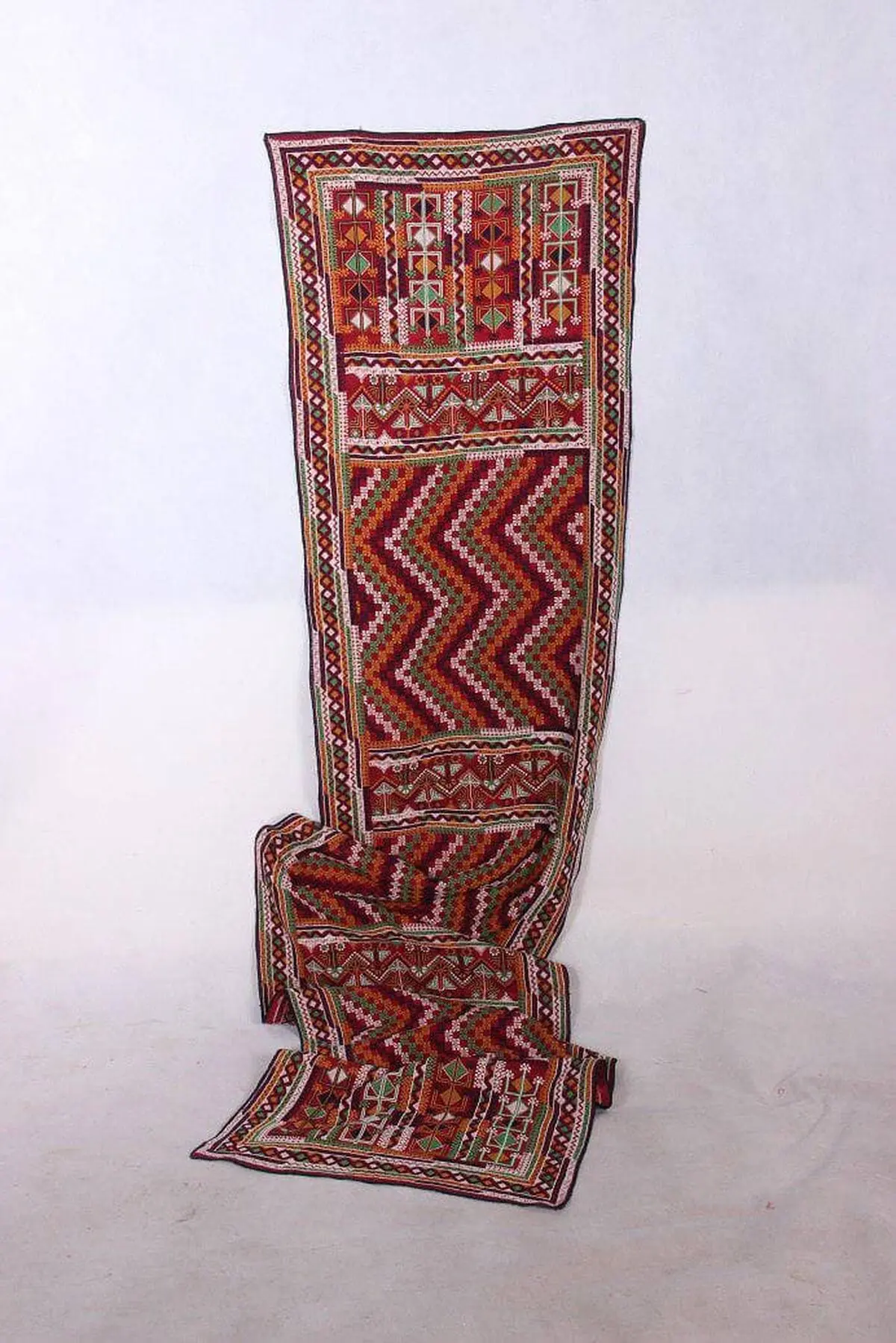 کسب رتبه برتر هنرمندان استان سمنان در مسابقه ملی طراحی و اجرای صنایع‌دستی