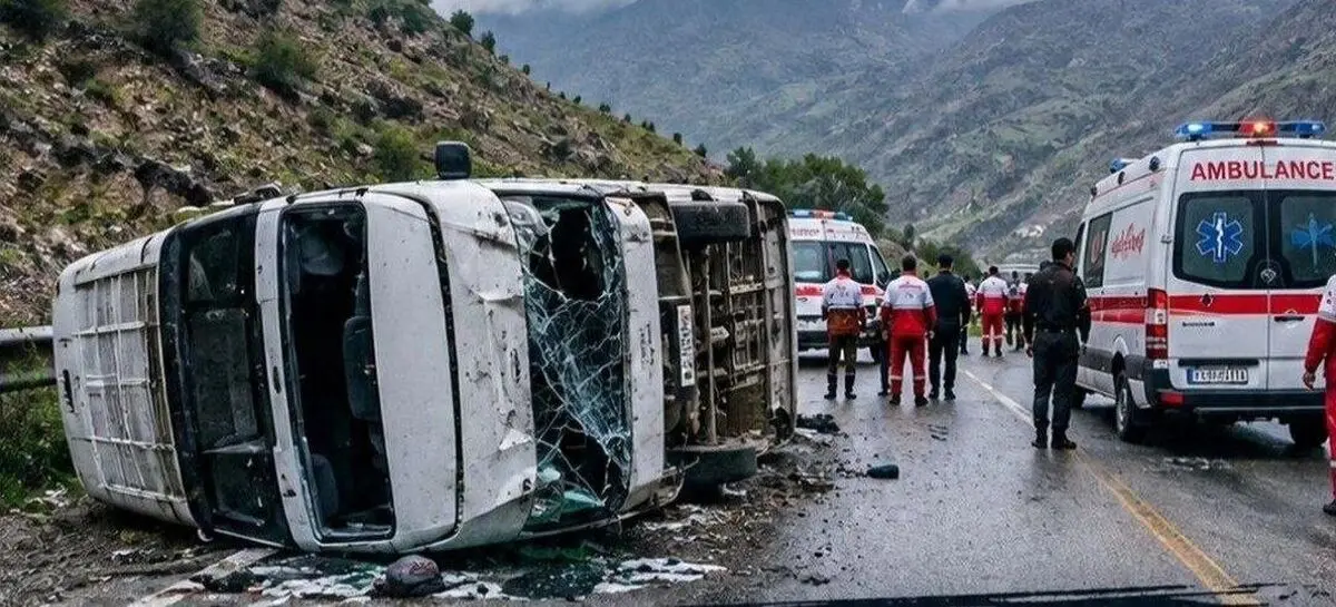 واژگونی مینی‌بوس در محور پاوه ـ نوسود؛ ۱۶ نفر مصدوم شدند