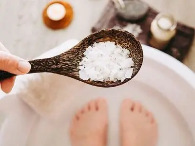 ۵ روش درمان خانگی بوی بد پا 
