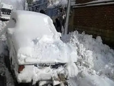 ایده‌ای جالب برای آب‌کردن یخ خودروها در مونترال +فیلم