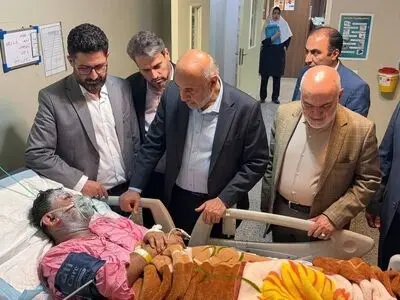 عیادت وزیر کار از کارگران مصدوم پالایشگاه آبادان