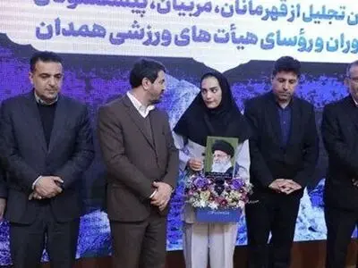 مزایده انگشتر اهدایی رهبر انقلاب برای آزادی زندانیان