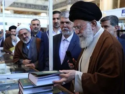 آیة الله خامنئی: افضل الکتب التی توجه الانسان نحو الله