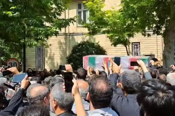 بدء مراسم تشییع جثمان الشهید امیر عبداللهیان في طهران