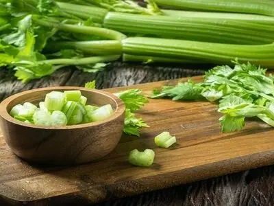 به این دلیل خوردن کرفس را ترک نکنید