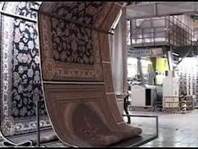 تولیدکنندگان مواد اولیه خود را آزاد می‌خرند اما خودروسازها با ارز دولتی چای وارد می‌کنند